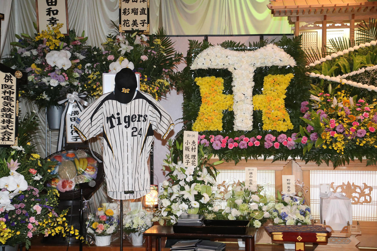 故・横田氏の祭壇（撮影・梅根麻紀）