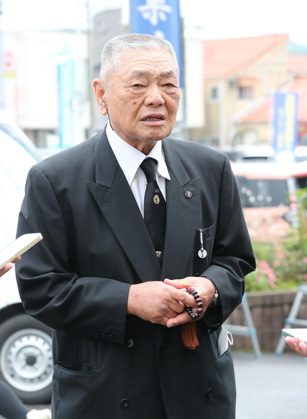 故・横田氏の葬儀に参列した鹿児島実・久保名誉監督（撮影・梅根麻紀）
