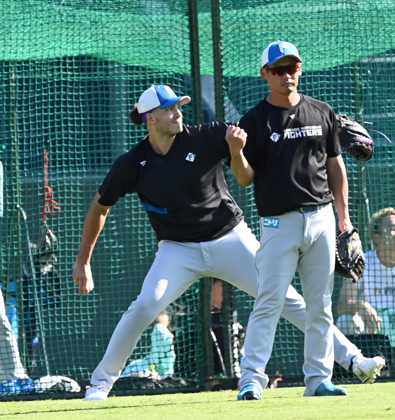 オリックス対日本ハム　キャッチボールを行う日本ハム・ポンセ（撮影・前岡正明）