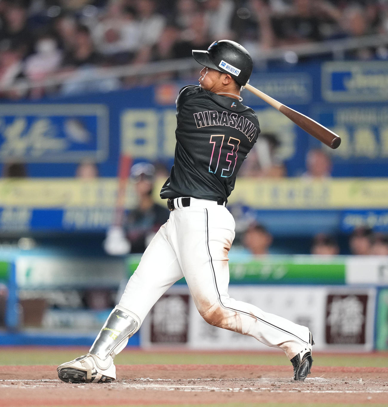 ロッテ対ソフトバンク　5回裏ロッテ無死、中二塁打を放つ平沢（撮影・鈴木みどり）