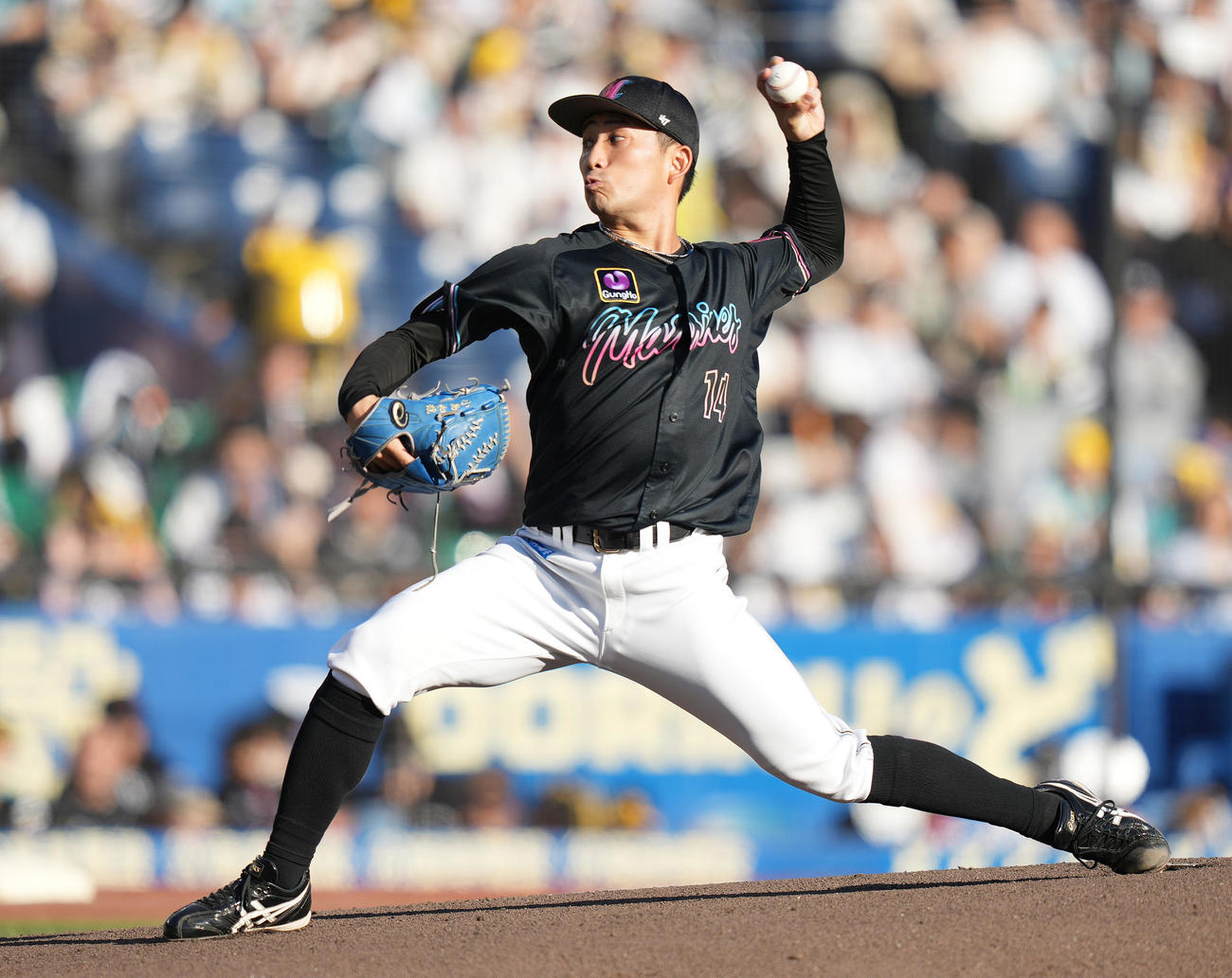 ロッテ対ソフトバンク　先発し力投するロッテ小島（撮影・鈴木みどり）