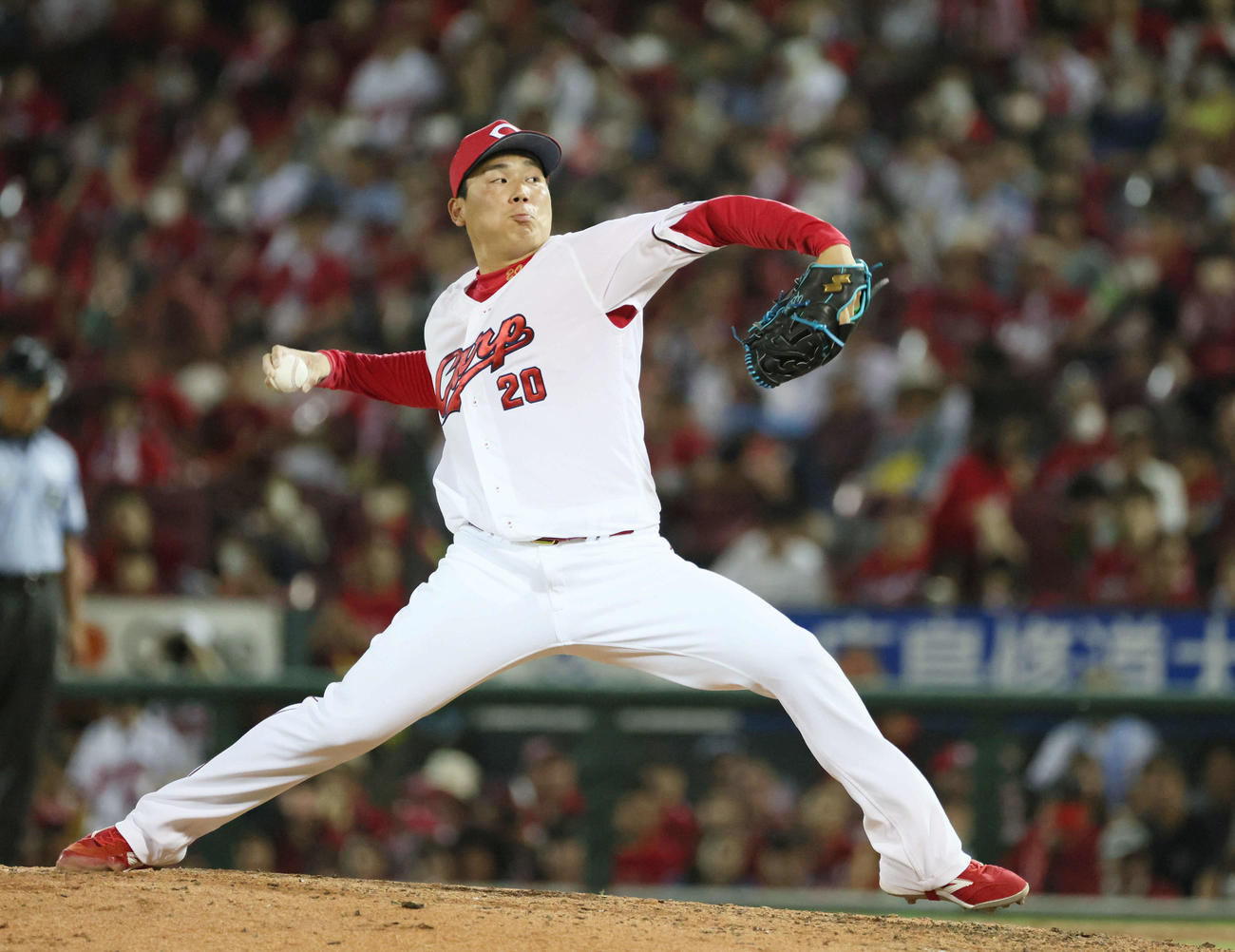 広島対中日　9回表中日、抑えで登板した栗林（撮影・加藤孝規）