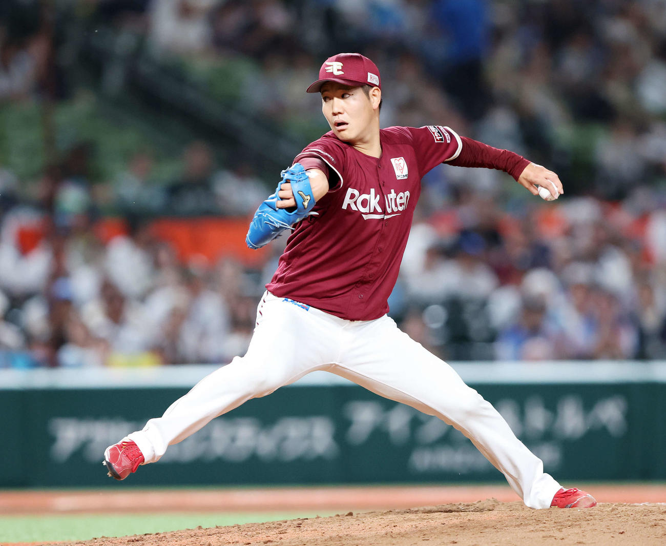西武対楽天　力投する楽天3番手の鈴木翔（撮影・鈴木正人）