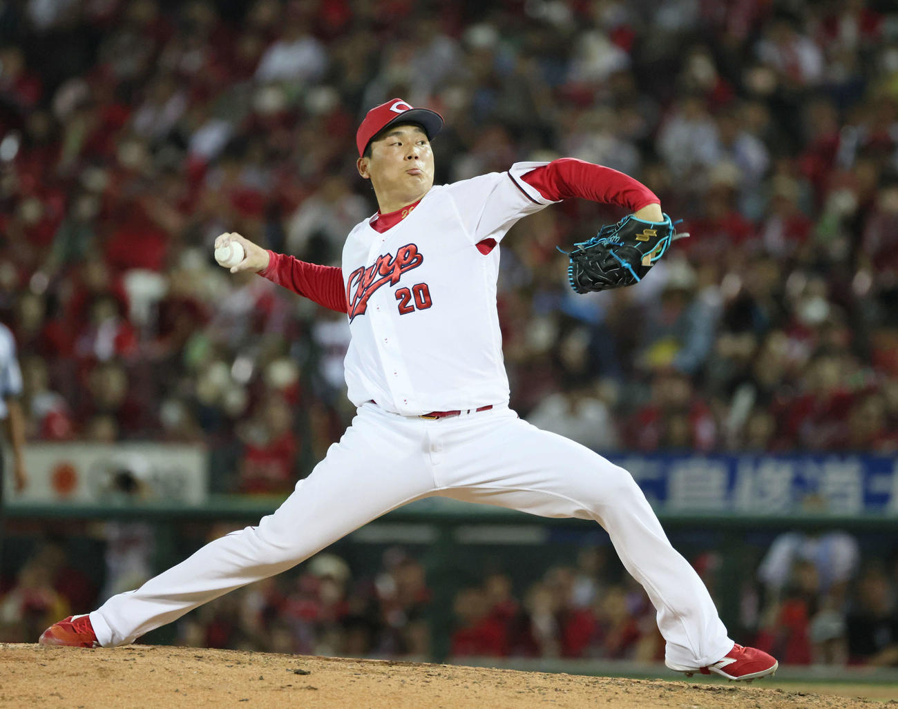 広島対中日　9回表中日、抑えで登板した栗林（撮影・加藤孝規）