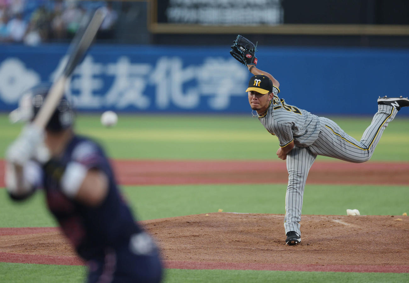 ヤクルト対阪神　力投する阪神先発の伊藤将。打者ヤクルト村上（撮影・前田充）