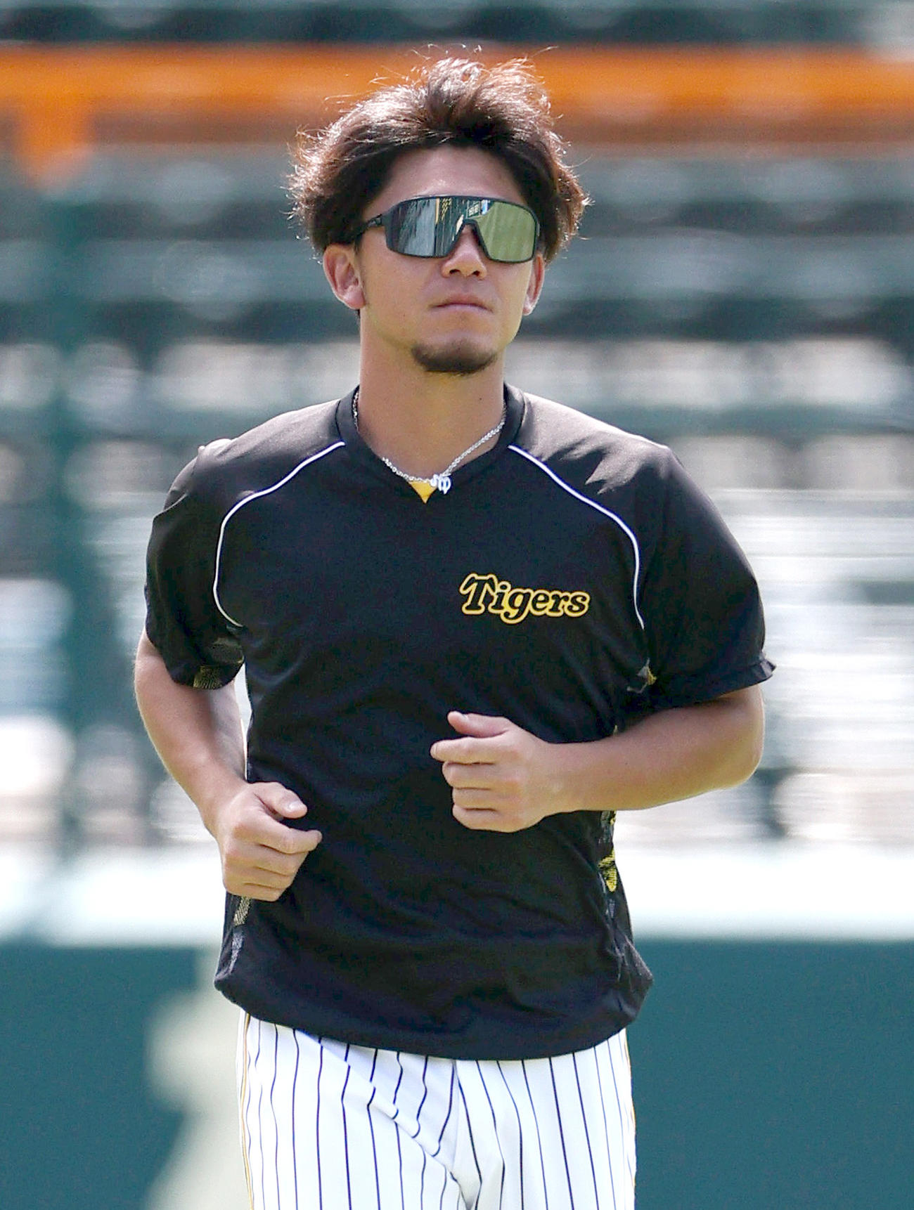 甲子園ランニングする伊藤将（撮影・上山淳一）