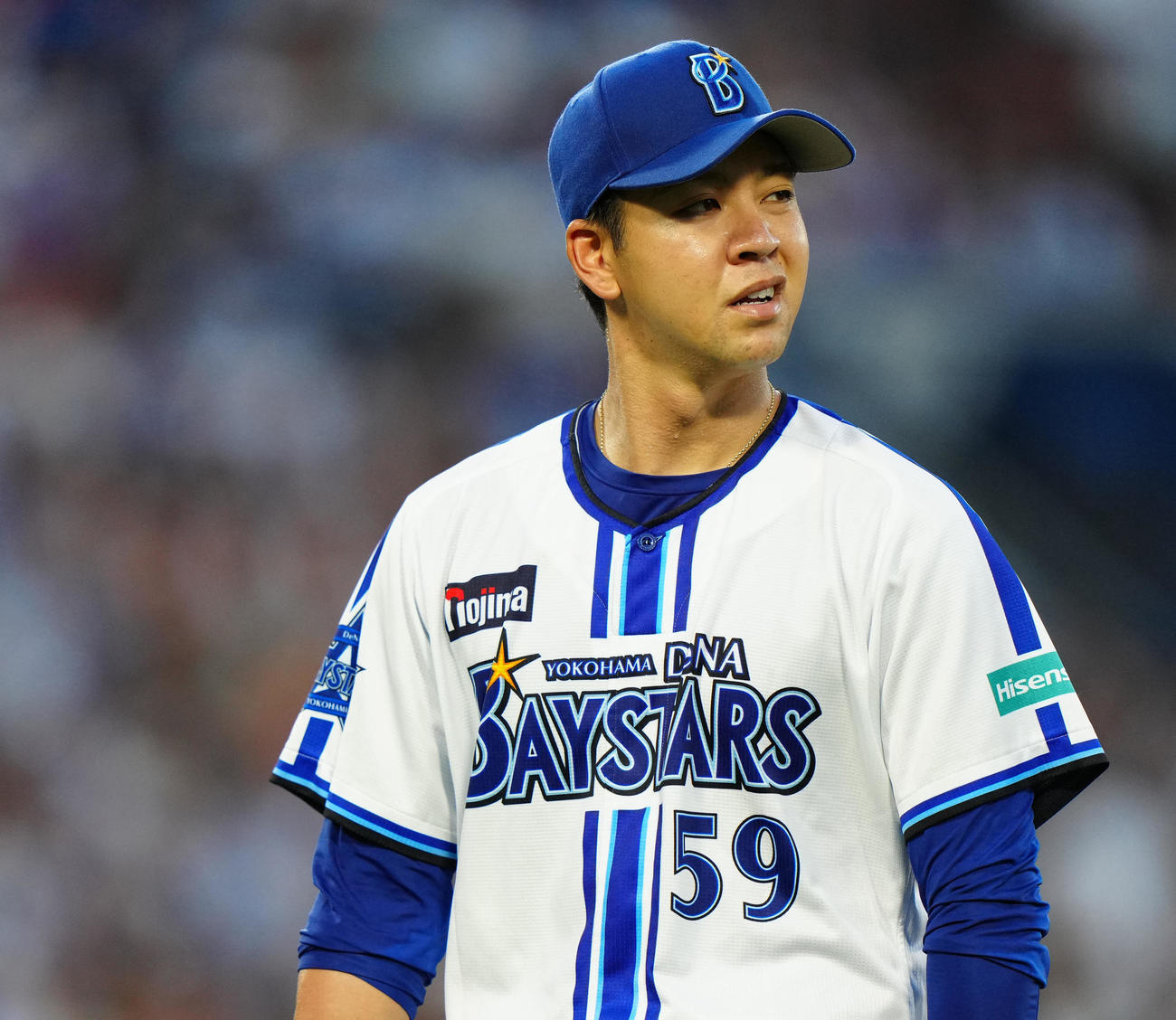 DeNA対巨人　5回途中、降板するDeNA先発の平良（2023年7月23日撮影）