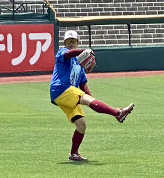 キャッチボールをして調整する楽天松井裕