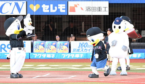 ロッテ】初代カモメ登場に沸いた！マスコット「マーくん」主催2000試合