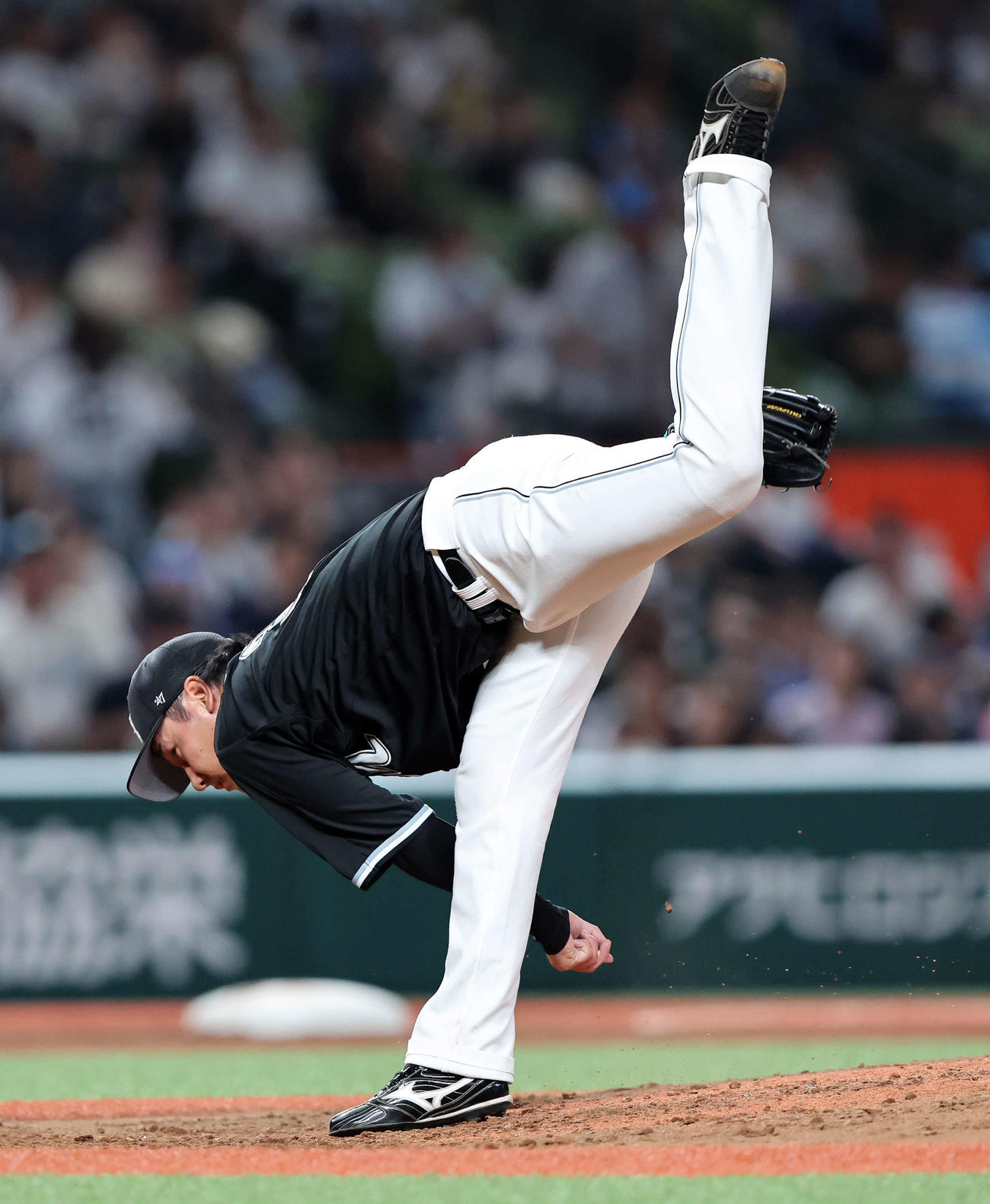 西武対ロッテ　力投するロッテ2番手の高野（撮影・鈴木正人）
