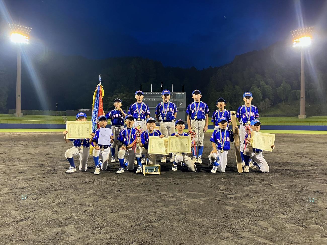 野球のまち阿南少年野球全国大会で初優勝した精華アトムズ（阿南市提供）