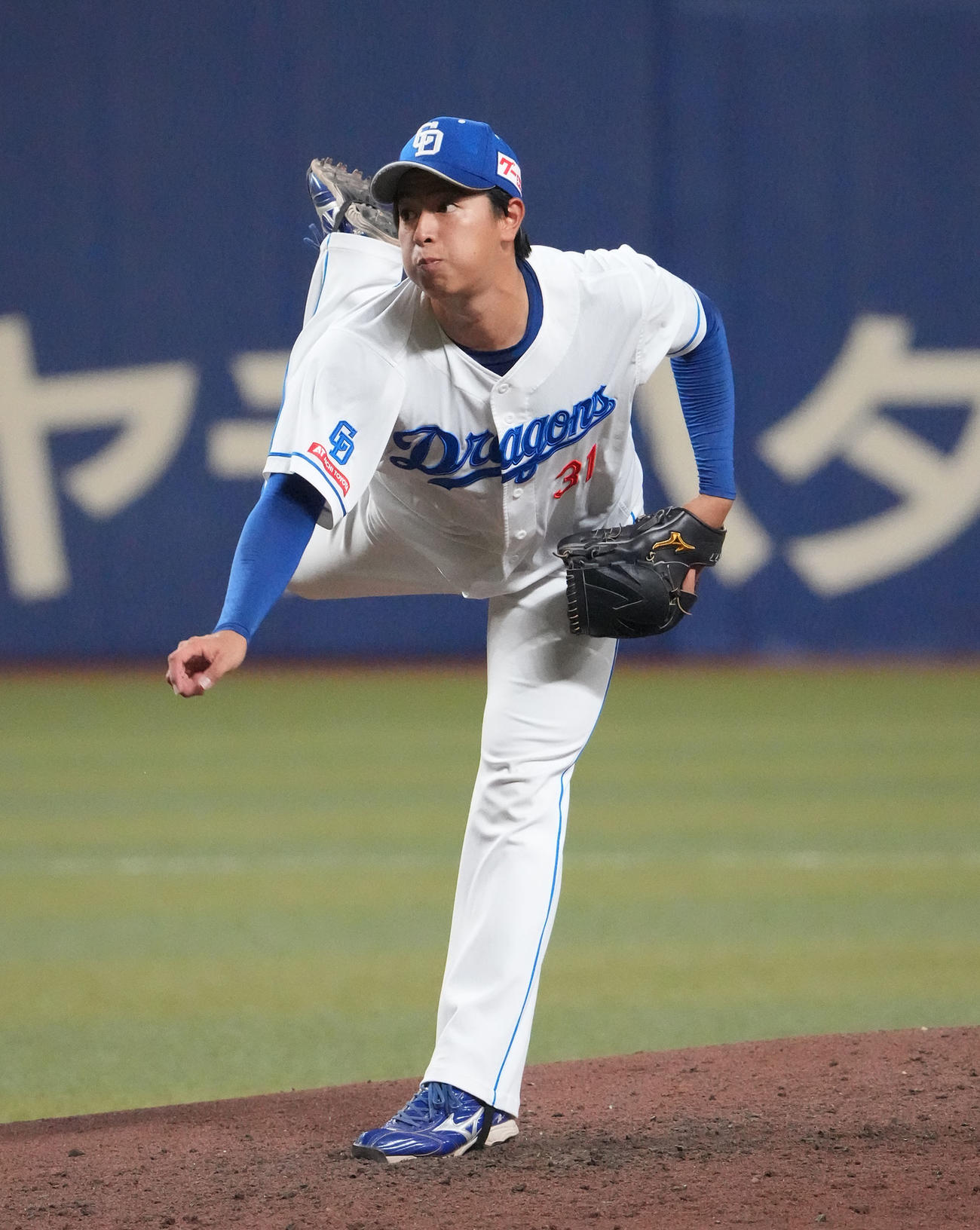 中日対DeNA 5回表、力投する中日先発の仲地（撮影・森本幸一）