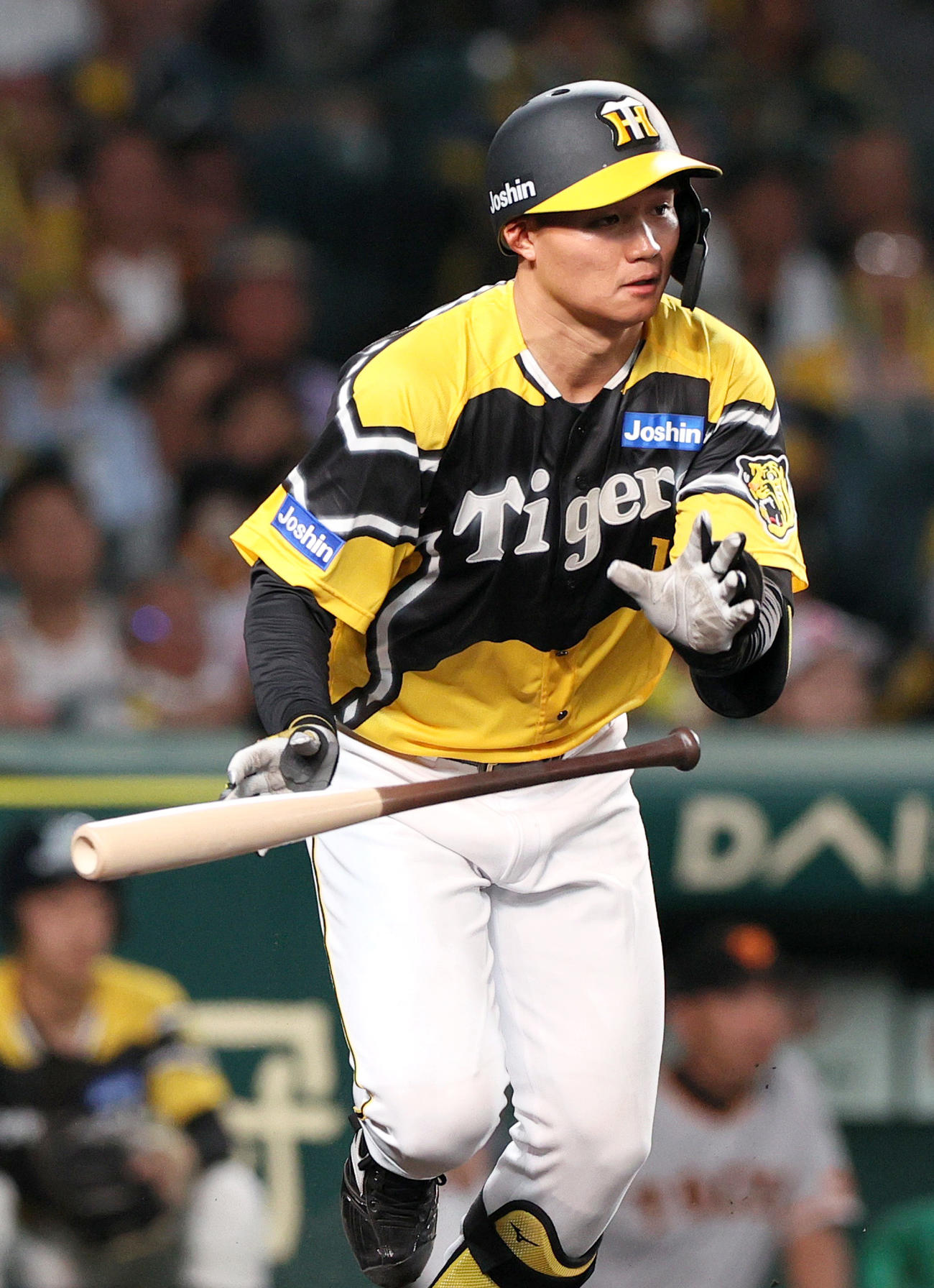 阪神対巨人　5回裏阪神2死、森下は右前打を放つ（撮影・上山淳一）