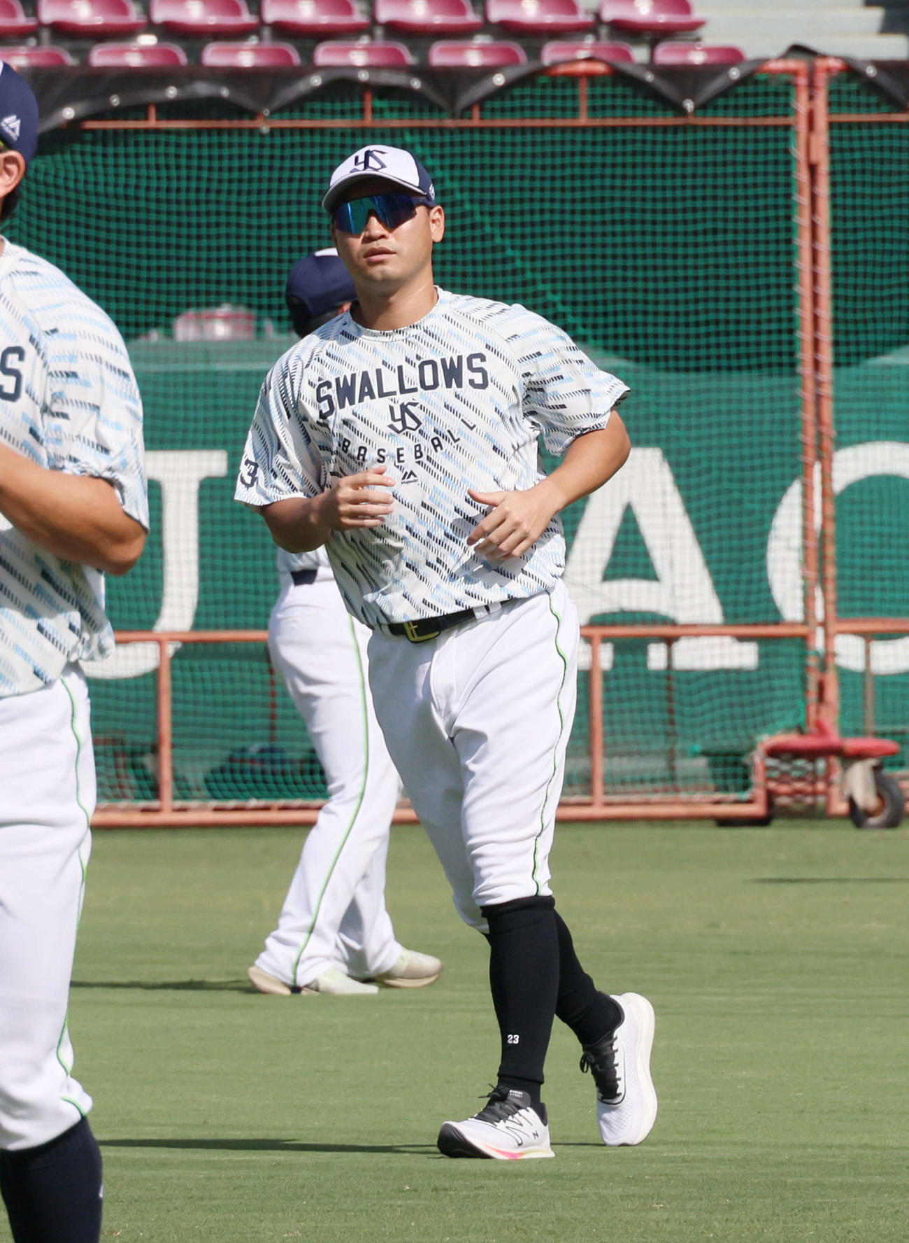 広島対ヤクルト　試合前練習　昨夜、頭部死球を受けた青木宣親は練習に参加（撮影・加藤孝規）