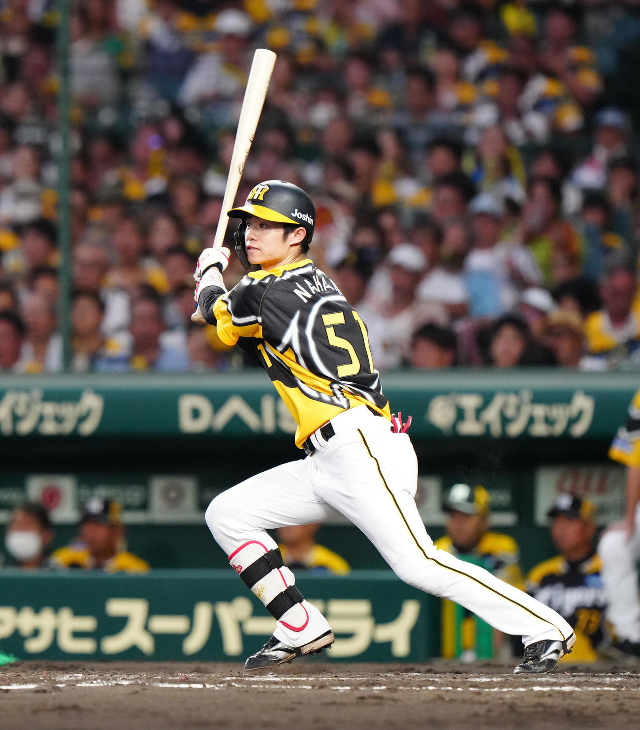 阪神対巨人　3回裏阪神2死三塁、適時二塁打を放つ中野（撮影・江口和貴）