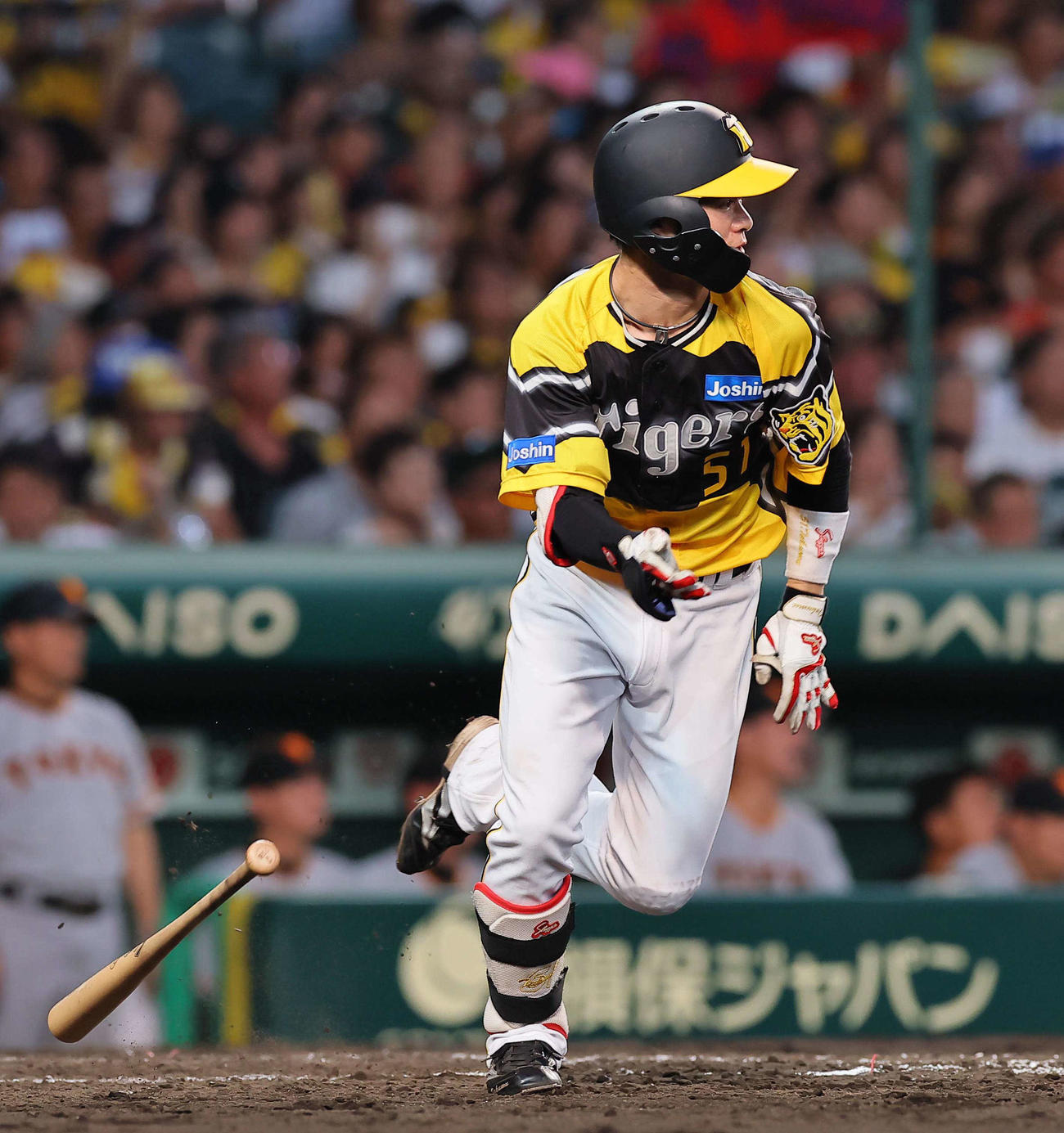 阪神対巨人　3回裏阪神2死三塁、中野は左前に適時二塁打を放つ（撮影・上田博志）