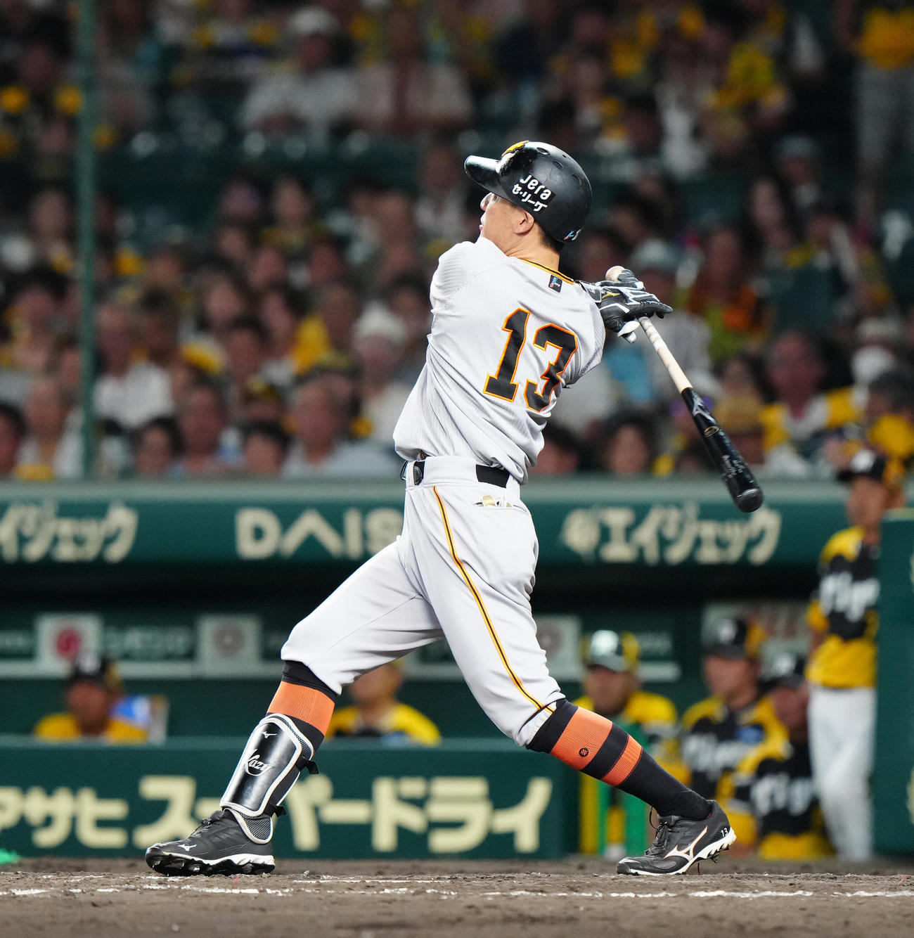 阪神対巨人　5回表巨人1死、右越えソロ本塁打を放つ梶谷（撮影・江口和貴）