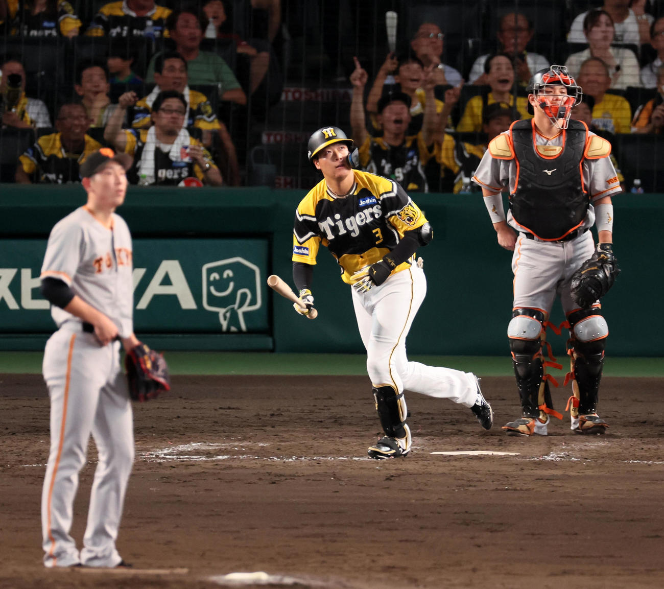 阪神対巨人　4回裏阪神無死、大山は左越えソロ本塁打を放つ。投手は戸郷（撮影・加藤哉）