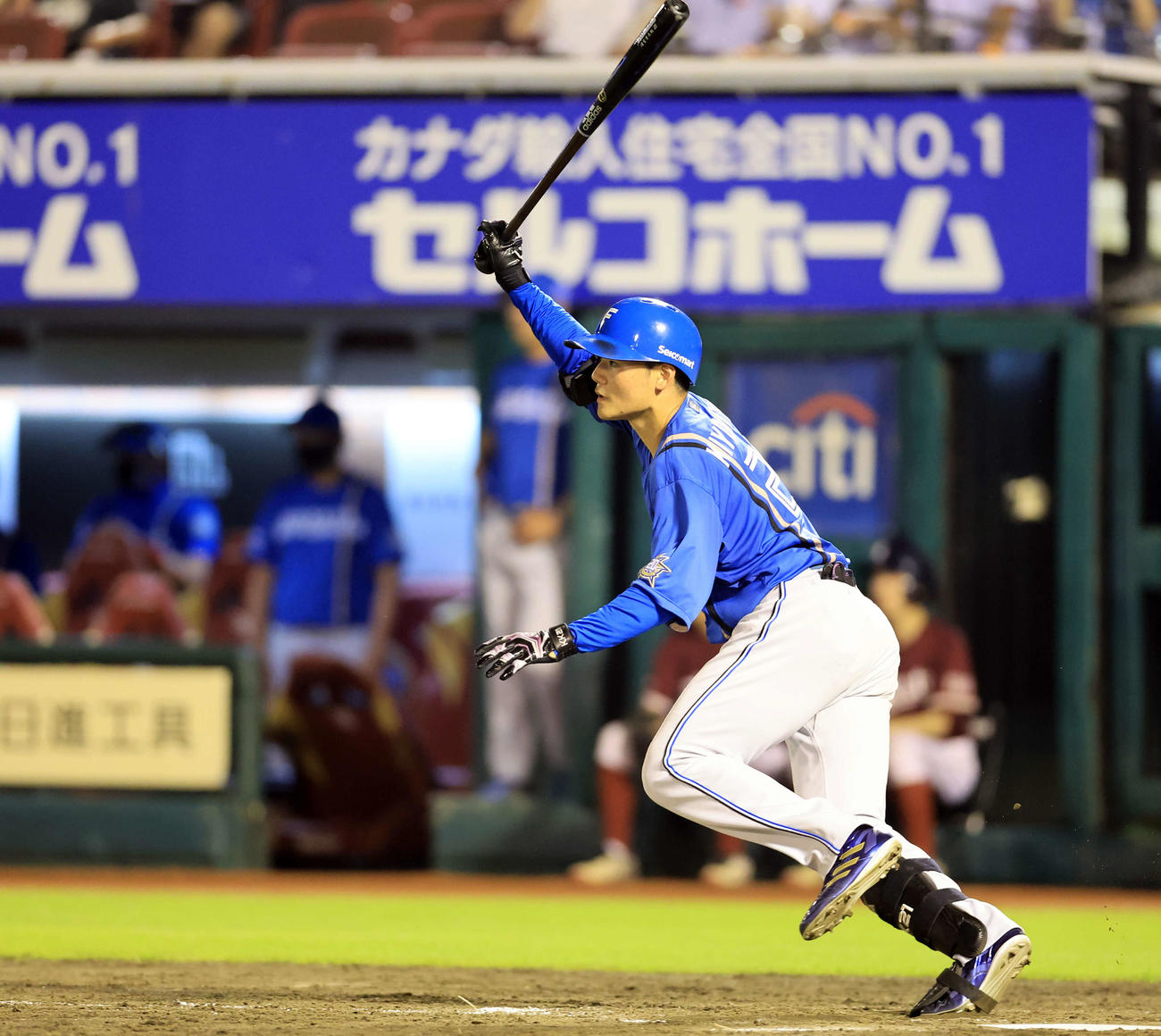 楽天対日本ハム　5回表日本ハム2死三塁、清宮は中越え適時三塁打を放つ（撮影・浅見桂子）