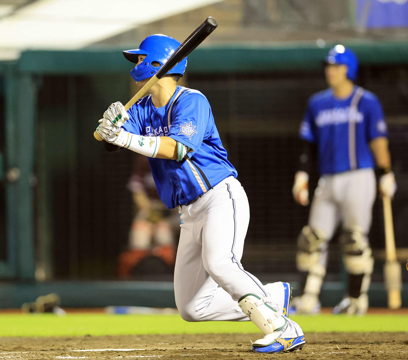 楽天対日本ハム　5回表日本ハム2死一、二塁、郡司は右適時打を放つ（撮影・浅見桂子）