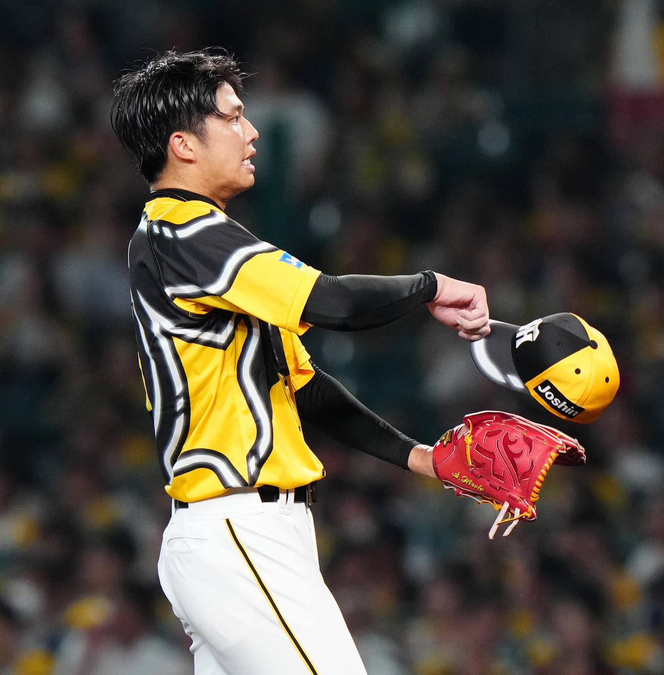 阪神対巨人　5回表巨人1死、梶谷にソロ本塁打を浴びた才木（撮影・江口和貴）