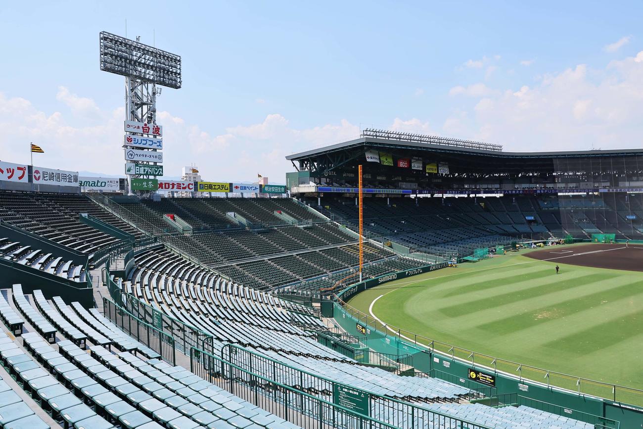 阪神対巨人　アルプス席まで拡張が予定されている甲子園球場の銀傘（撮影・上田博志）