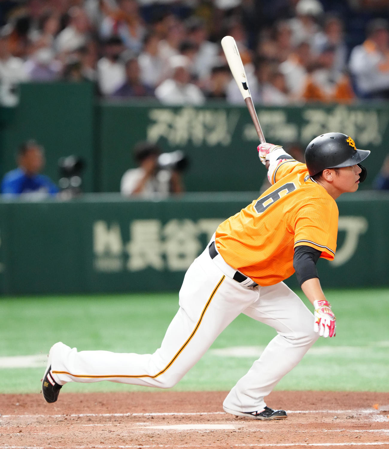 巨人対中日　3回裏巨人2死二塁、適時打を放つ坂本（撮影・江口和貴）