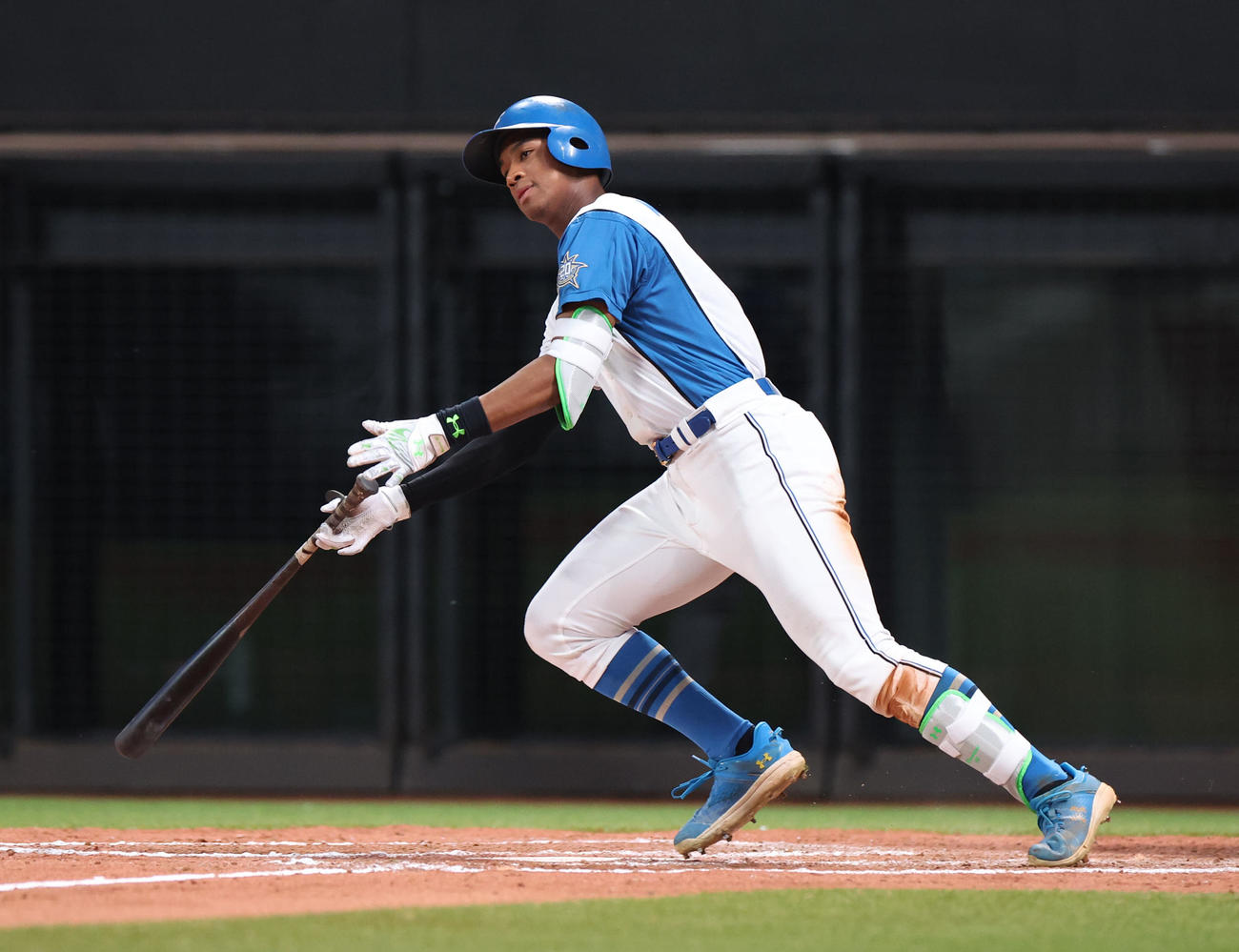 日本ハム対オリックス　7回裏日本ハム2死一塁、万波は左前打を放つ（撮影・佐藤翔太）