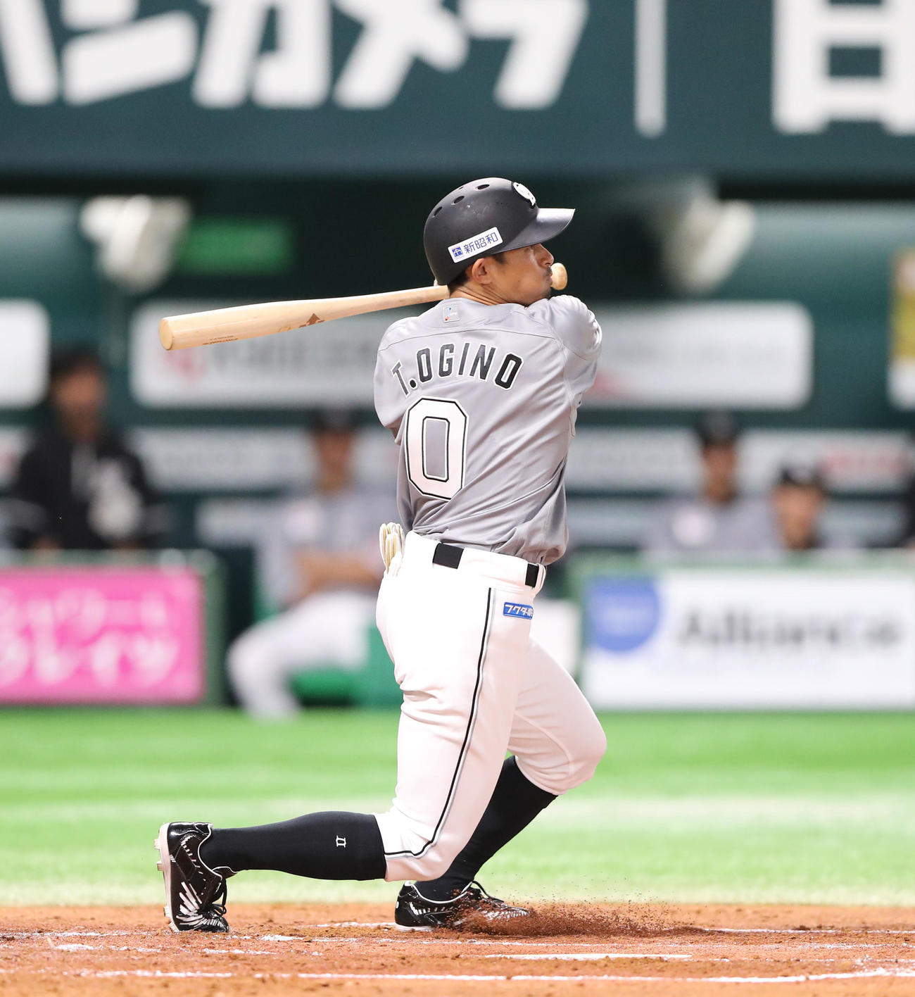 ソフトバンク対ロッテ　1回表ロッテ1死一、三塁、荻野は左前適時打を放つ（撮影・梅根麻紀）
