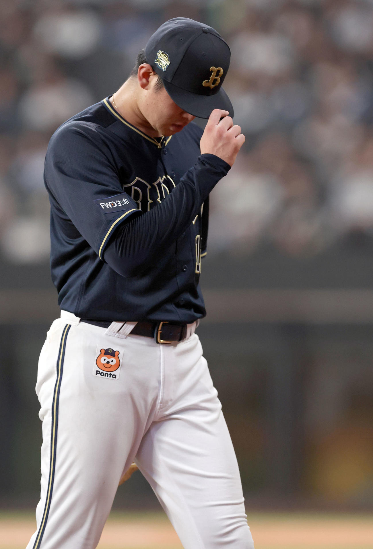 日本ハム対オリックス　4回裏途中で降板する山下（撮影・佐藤翔太）