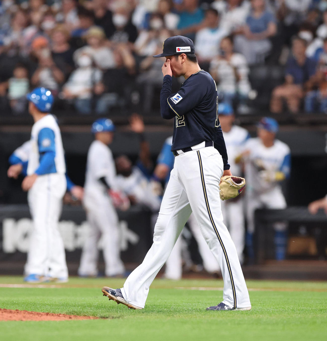 日本ハム対オリックス　4回裏日本ハム2死二、三塁、五十幡に左前適時打を浴びる山下（撮影・佐藤翔太）
