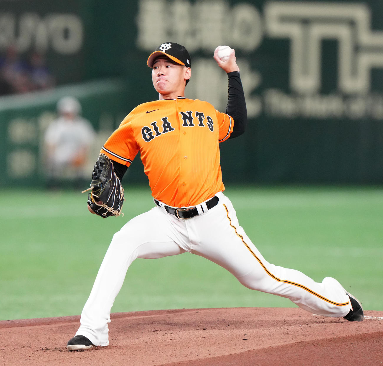 巨人対中日　巨人先発の井上（撮影・江口和貴）