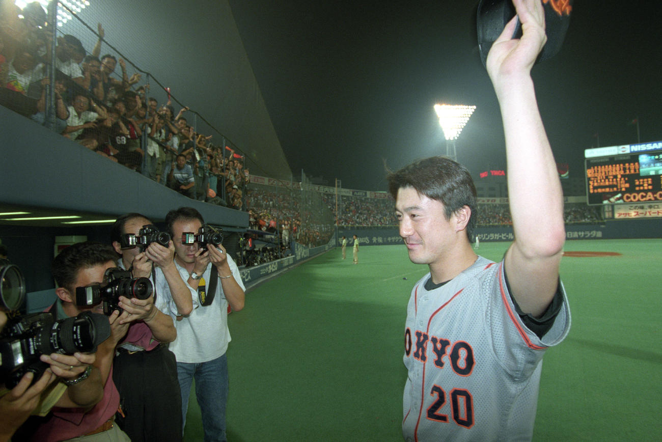 1997年、45試合目の登板で、プロ初勝利を挙げた巨人のルーキー入来祐作