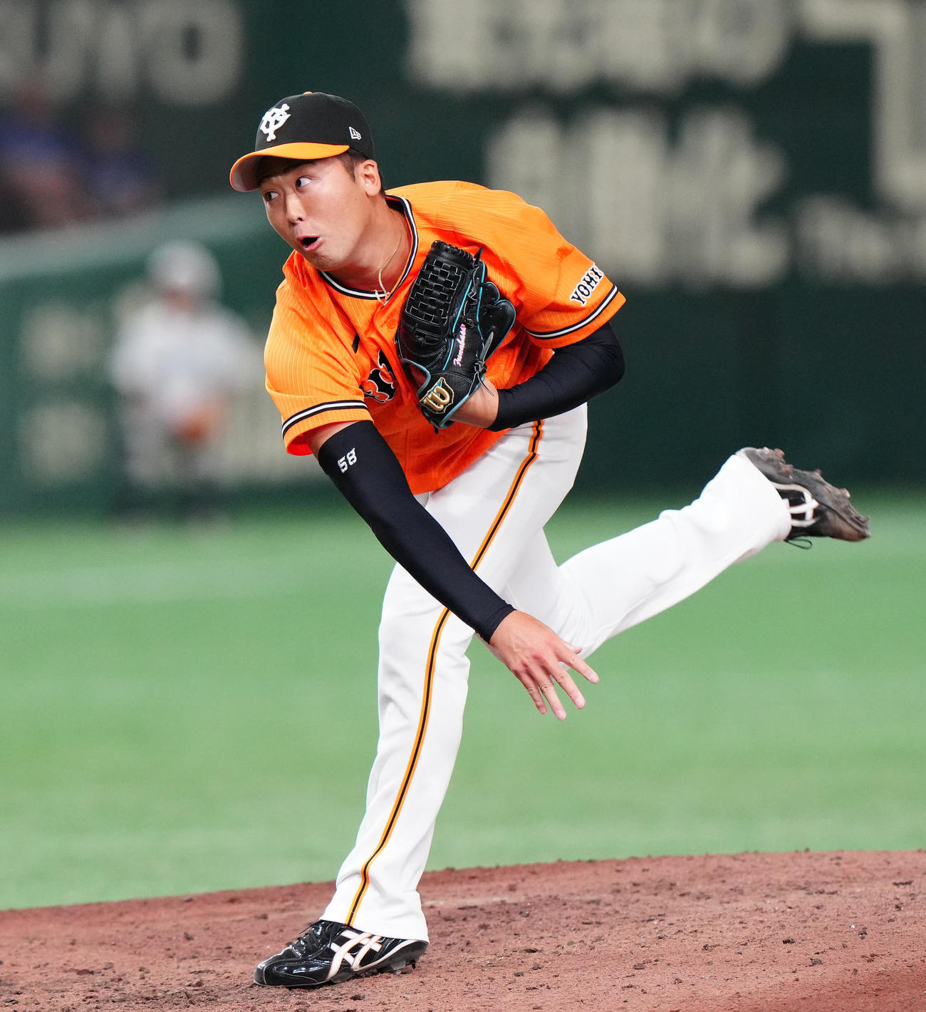 巨人対中日　巨人2番手の船迫（撮影・江口和貴）
