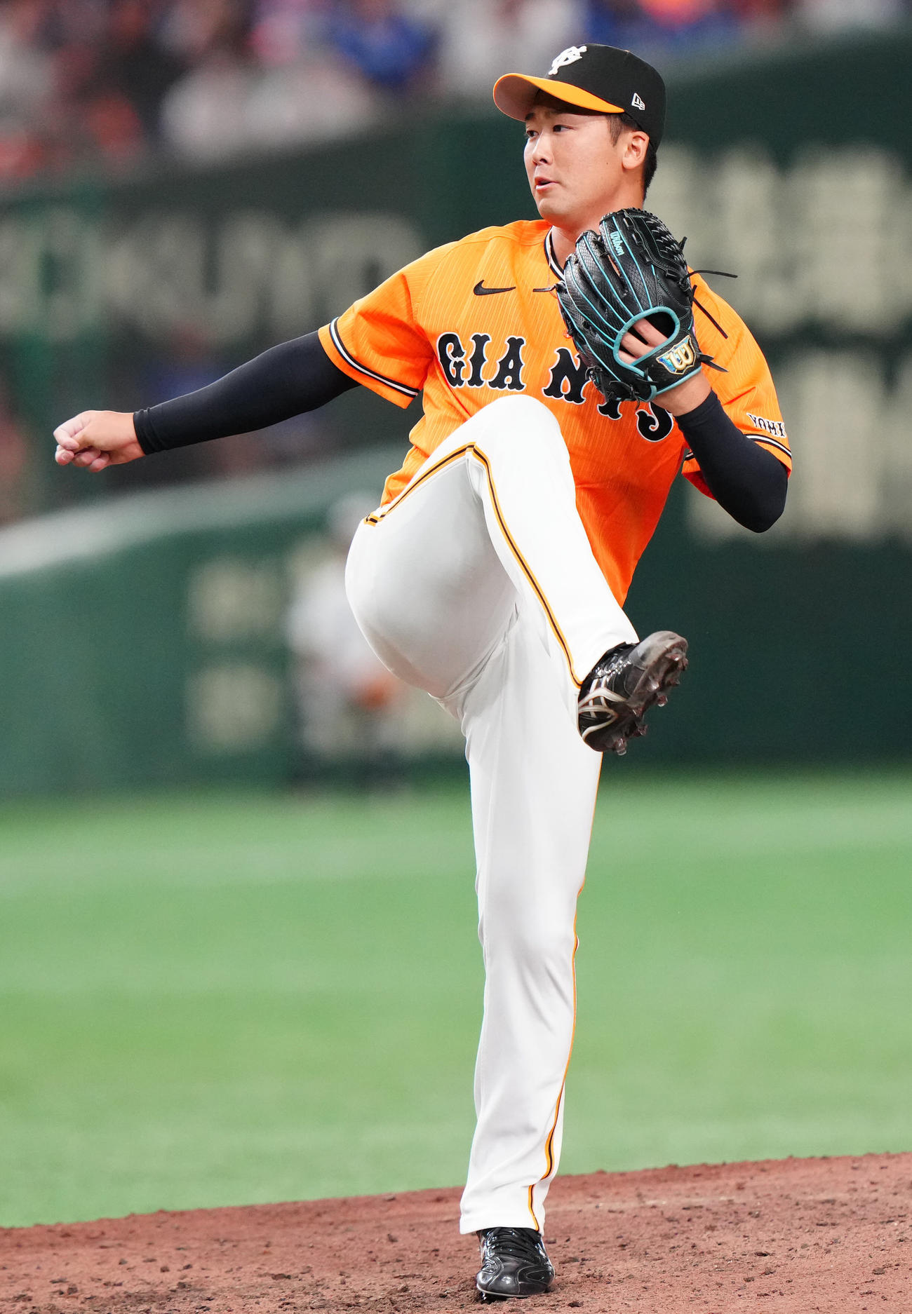 巨人対中日　巨人2番手の船迫（撮影・江口和貴）