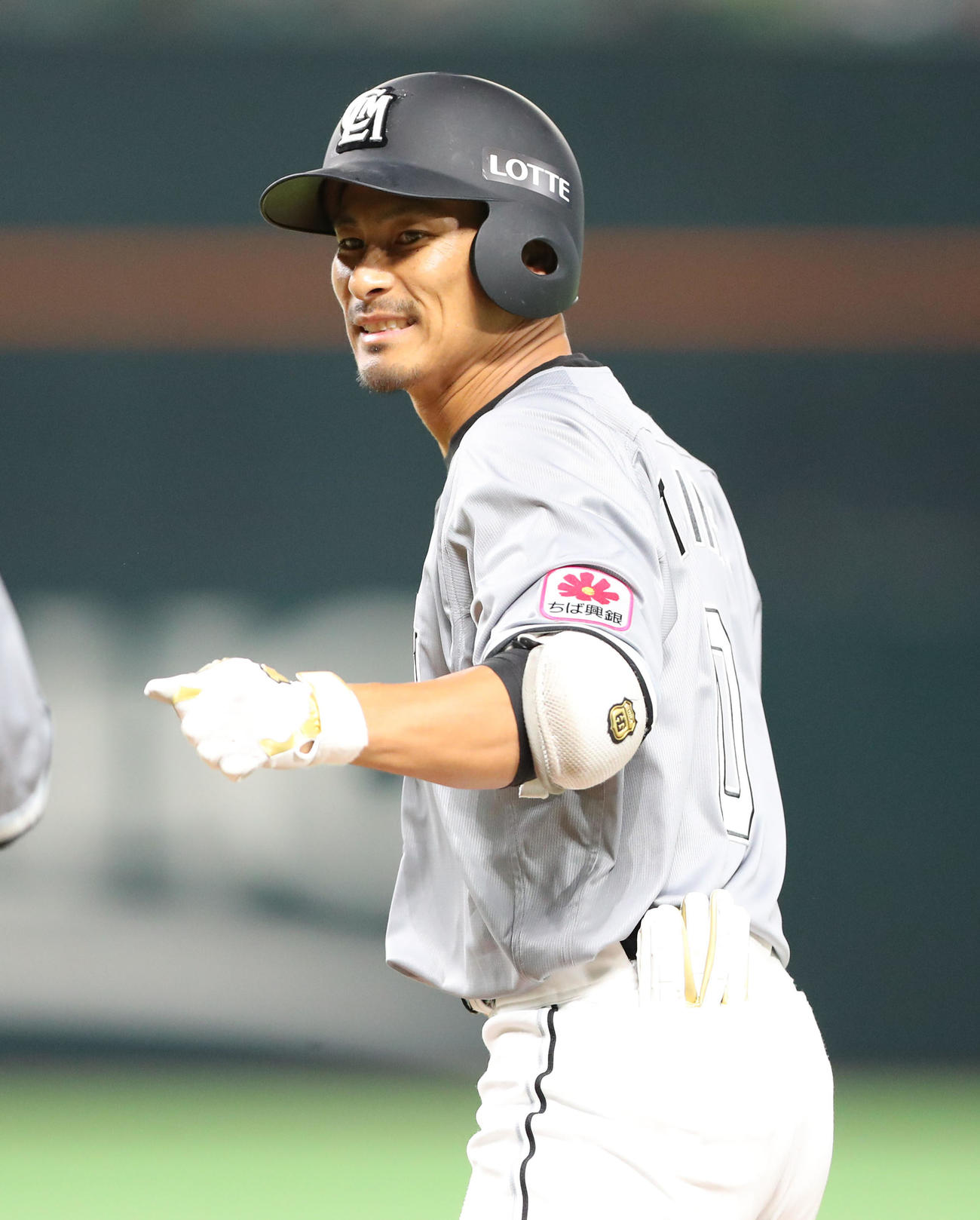 ソフトバンク対ロッテ　1回表ロッテ1死一、三塁、荻野は左前適時打を放つ（撮影・梅根麻紀）