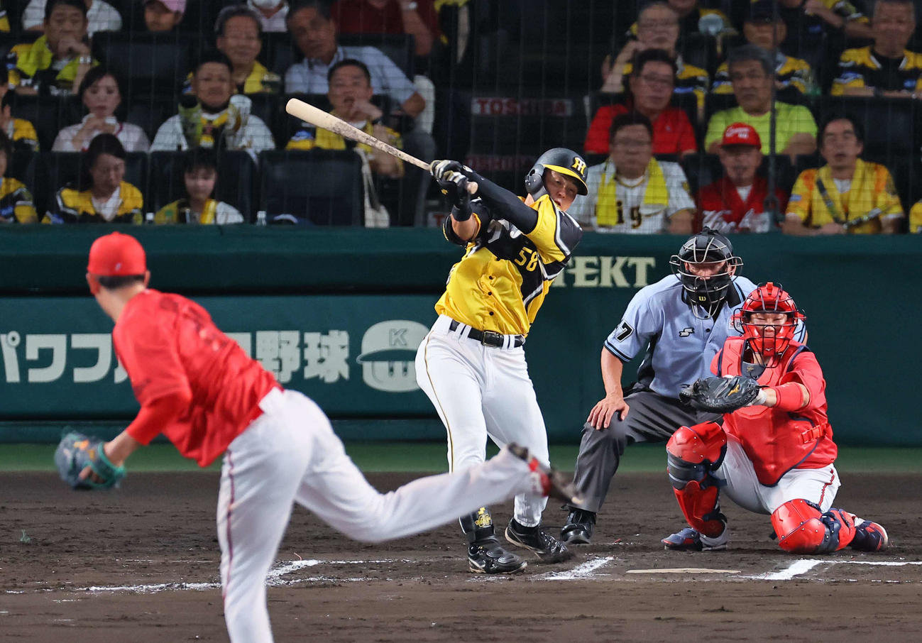 阪神対広島　6回裏阪神無死一塁、前川右京は三振に倒れる（撮影・上田博志）