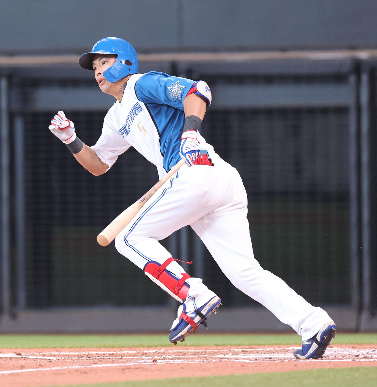 日本ハム対オリックス　3回裏日本ハム1死一塁、野村は左前打を放つ（撮影・佐藤翔太）