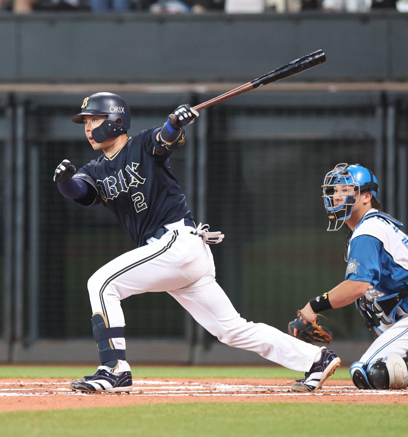 日本ハム対オリックス　2回表オリックス無死一、三塁、若月は適時二塁打を放つ（撮影・佐藤翔太）