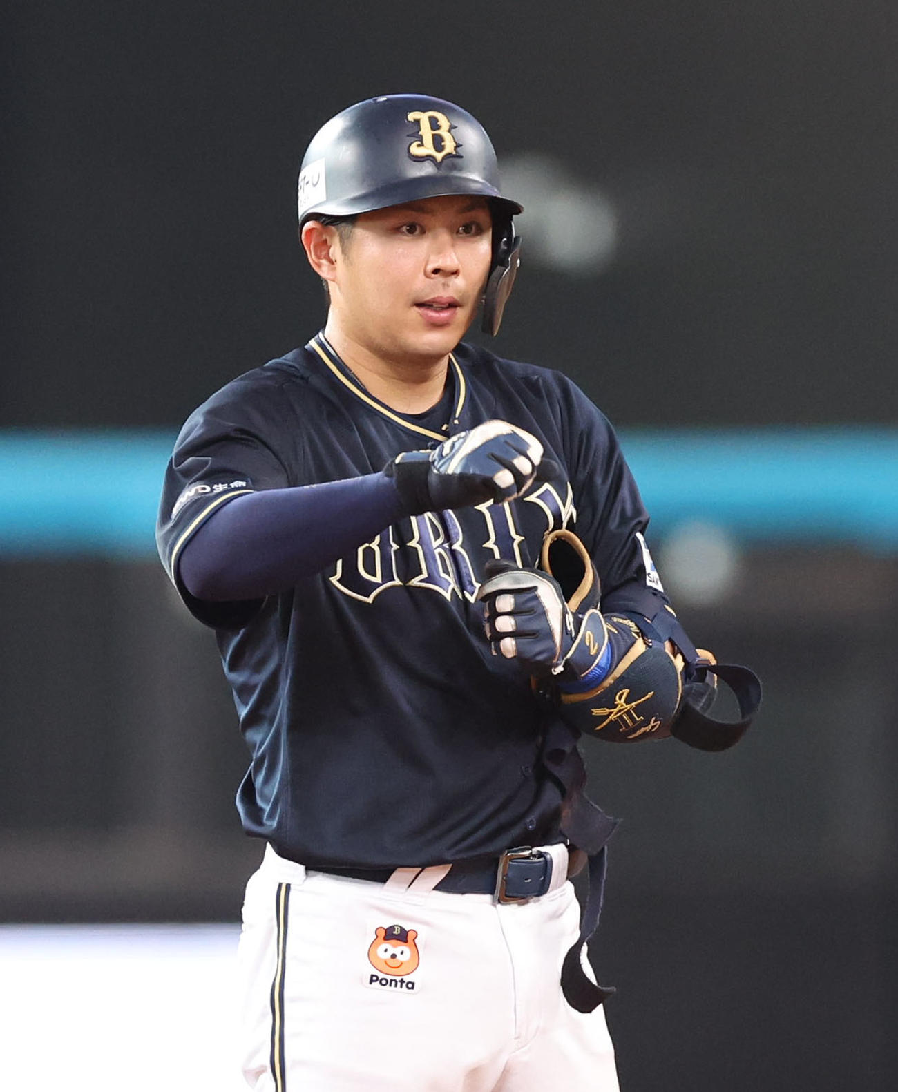 日本ハム対オリックス　2回表オリックス無死一、三塁、若月は適時二塁打を放ちポーズをとる（撮影・佐藤翔太）