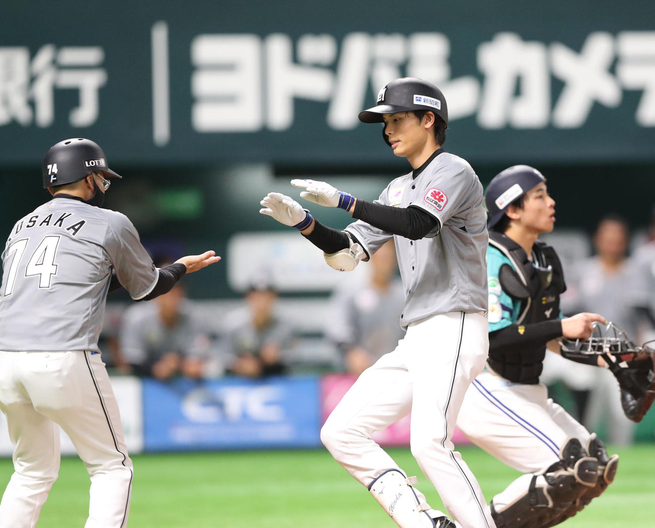 ソフトバンク対ロッテ　3回表ロッテ1死、和田は右越えに先制本塁打を放つ（撮影・梅根麻紀）