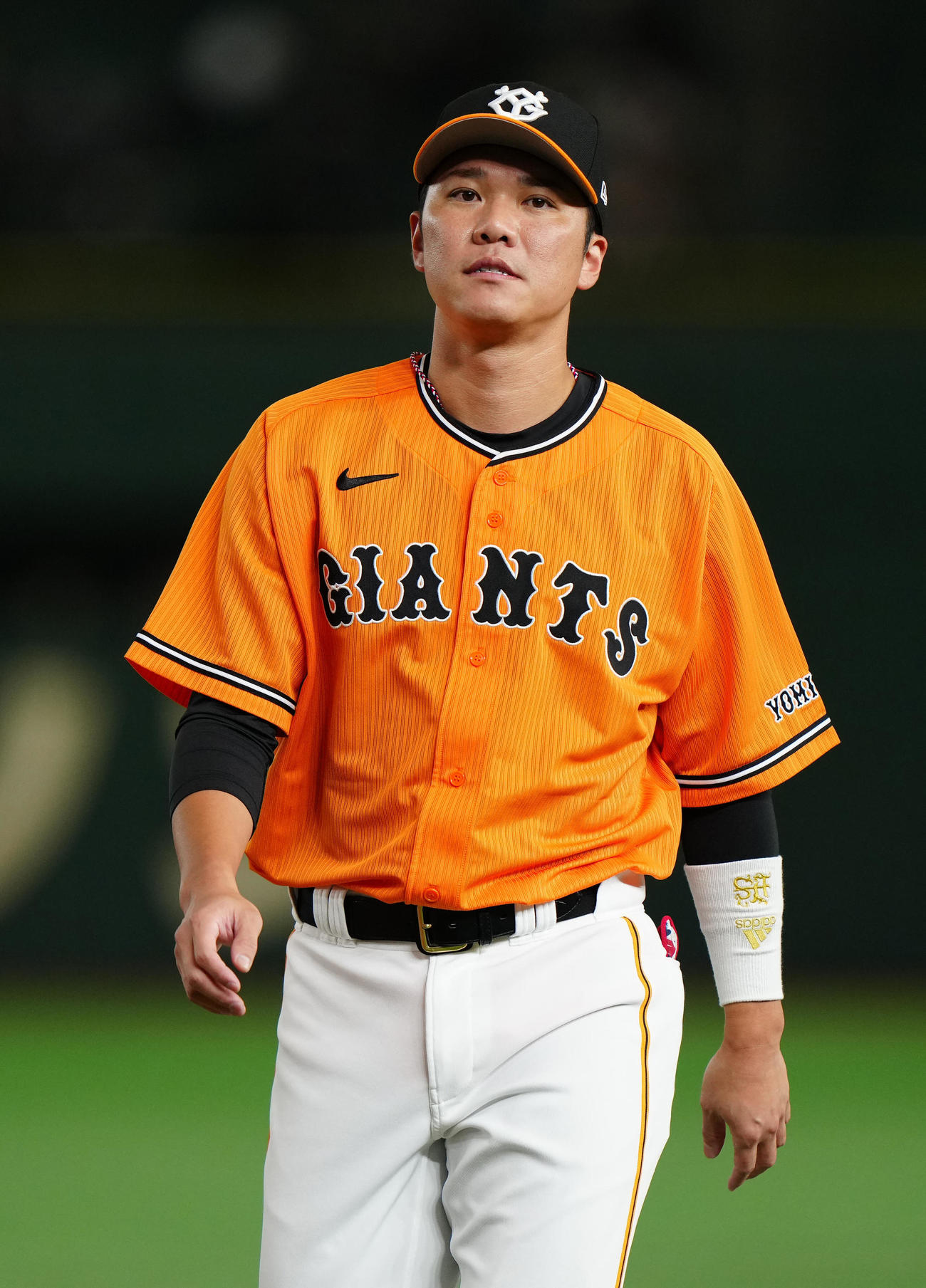 巨人対中日　試合前、調整する巨人坂本（撮影・江口和貴）