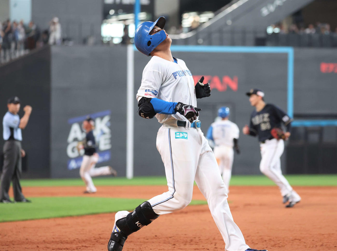日本ハム対オリックス　9回裏日本ハム1死満塁、併殺に終わり悔しそうな表情の清宮（撮影・黒川智章）