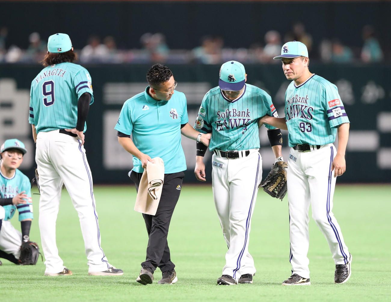 ソフトバンク対ロッテ　6回表ロッテ2死二塁、荻野の打球を本塁へ送球する中堅手の近藤、惜しくもセーフで適時打となる（撮影・梅根麻紀）