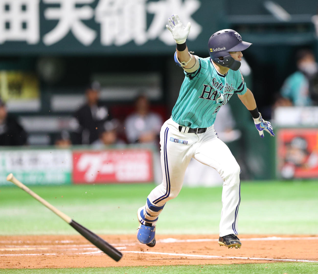 ソフトバンク対ロッテ　11回裏ソフトバンク2死満塁、周東は左前にサヨナラ適時打を放つ（撮影・梅根麻紀）