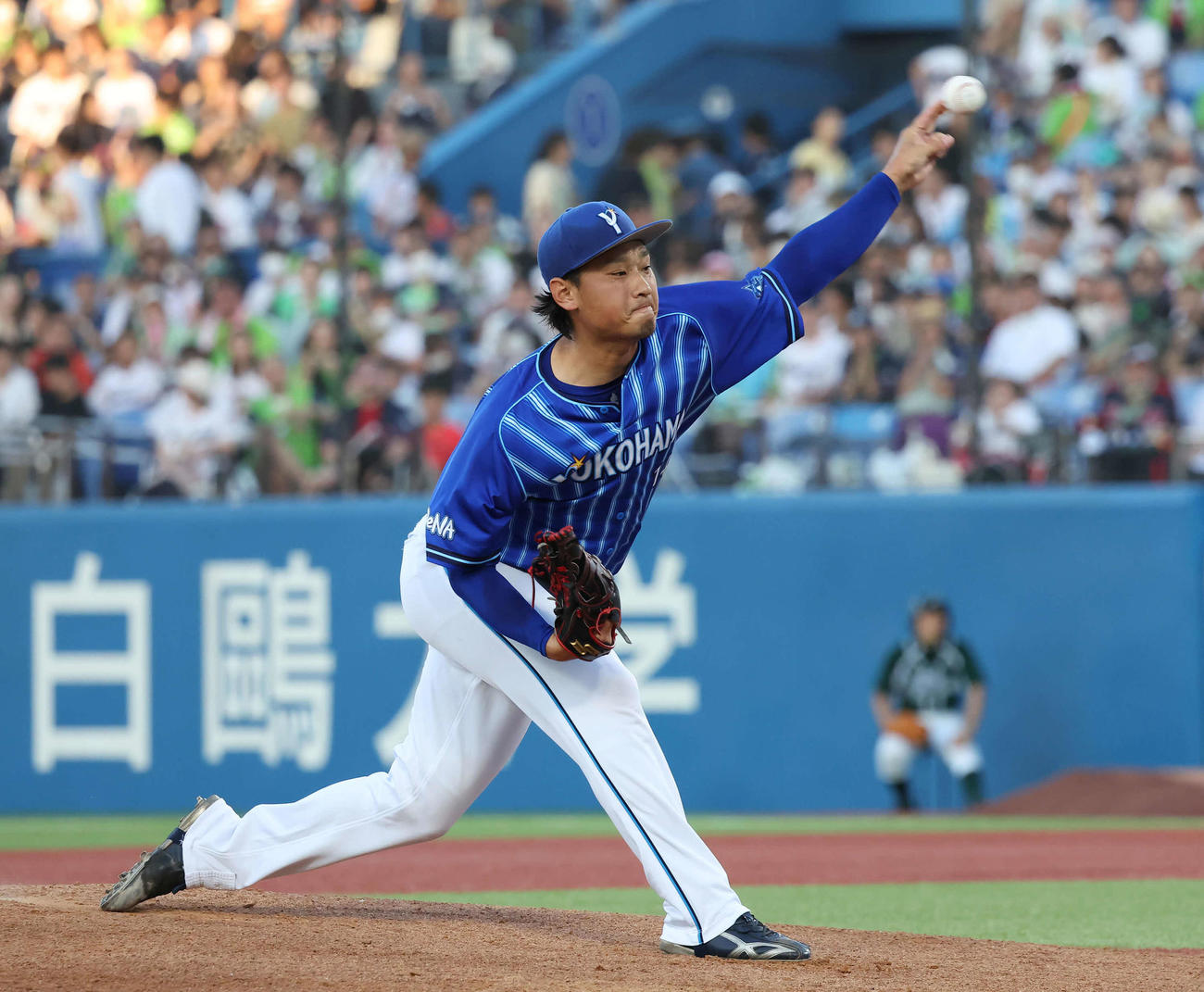 ヤクルト対DeNA　力投するDeNA先発石田（撮影・丹羽敏通）
