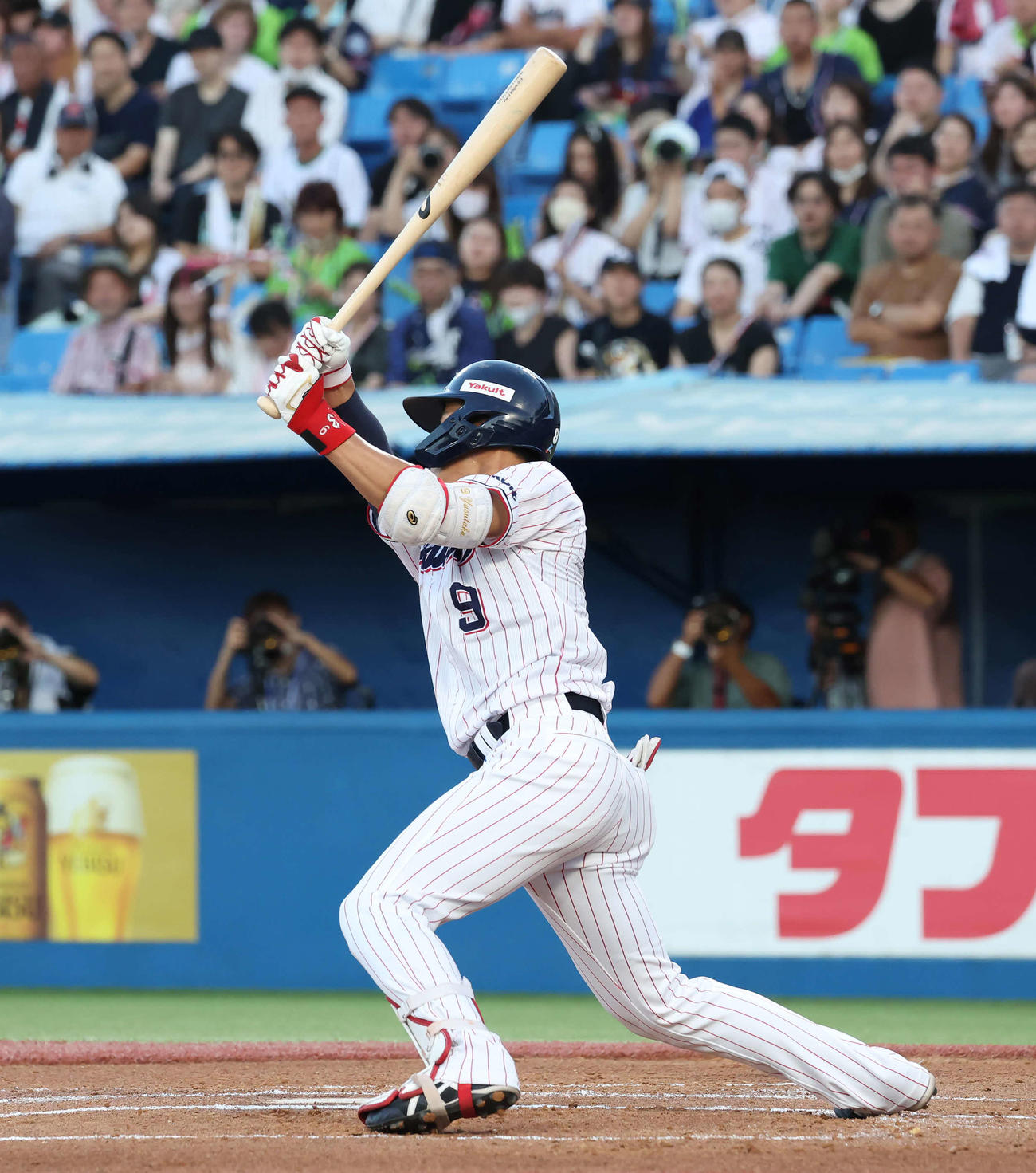 ヤクルト対DeNA 1回裏ヤクルト1死三塁、塩見は先制の中前適時打を放つ（撮影・丹羽敏通）