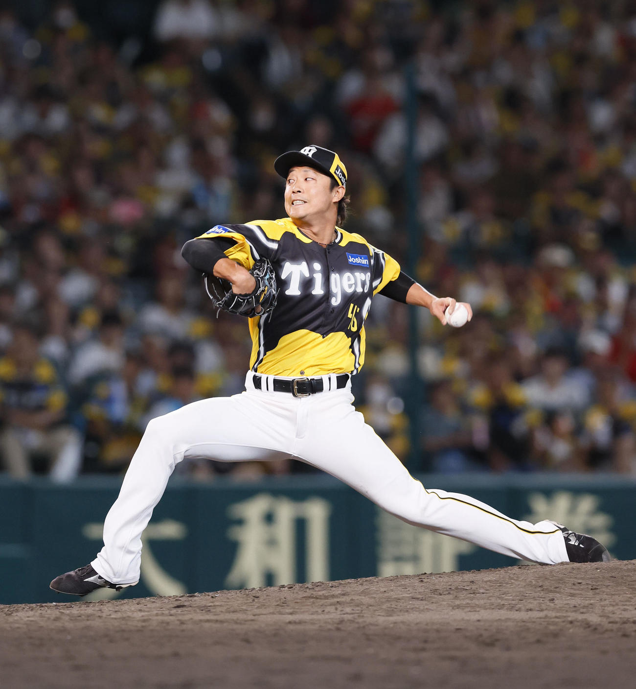 阪神対広島　3番手で登板した阪神島本（撮影・藤尾明華）