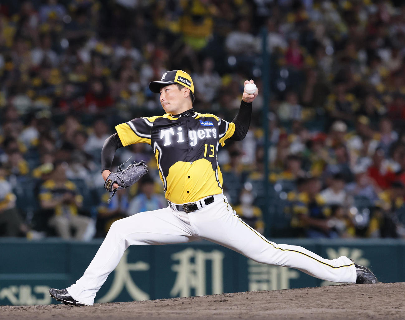 阪神対広島　最後を締めた阪神岩崎（撮影・藤尾明華）