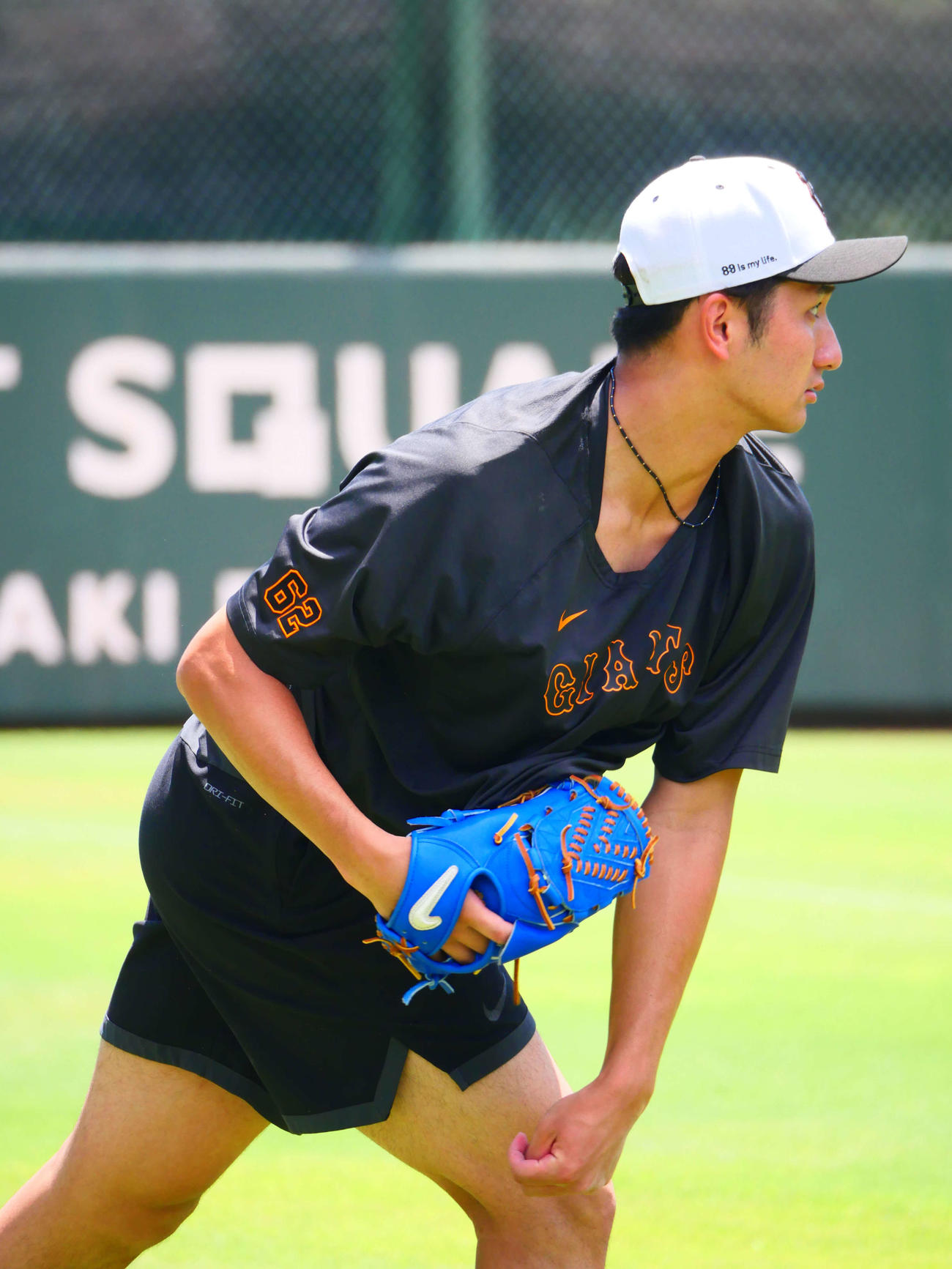 キャッチボールをする巨人横川（撮影・上田悠太）
